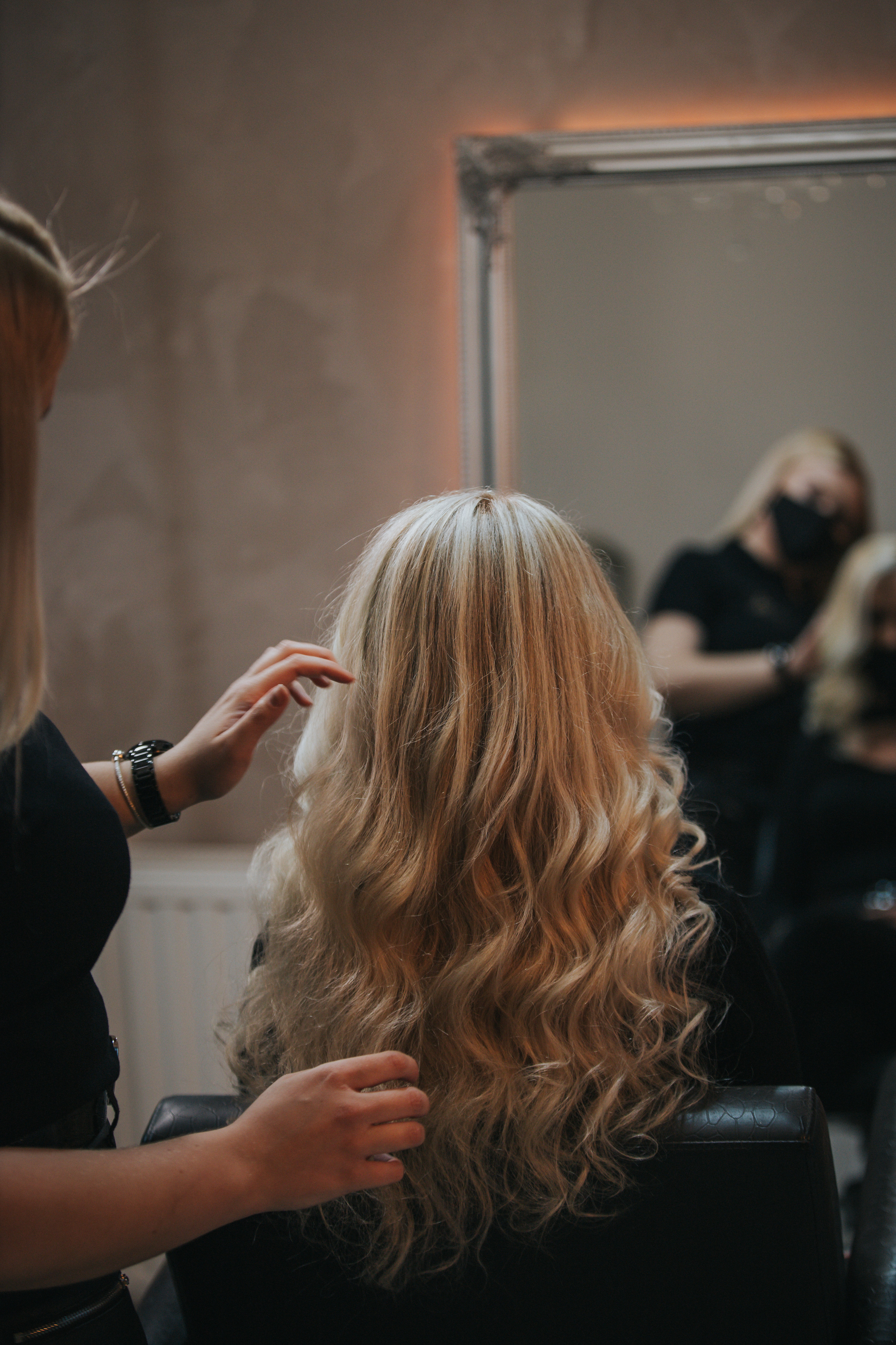 Corte longo com luzes naturais — Nayara Spessotto